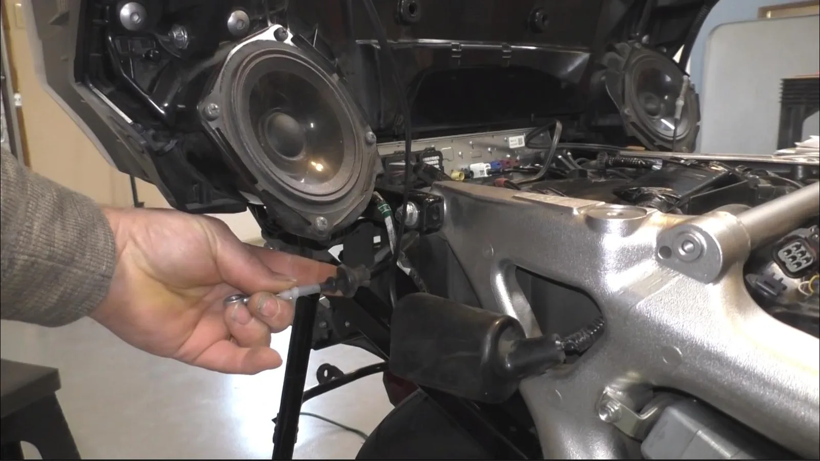 Right Saddlebag Reinstallation