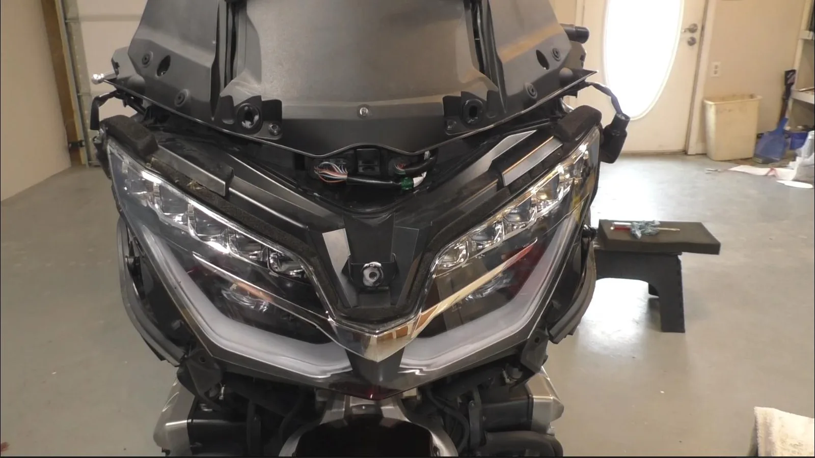 Windshield Garnish Remove and Replace