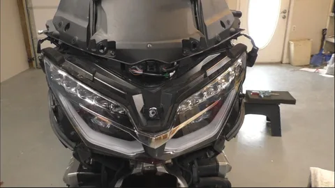 Windshield Garnish Remove and Replace